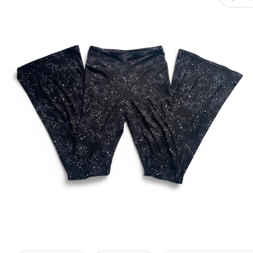 No Boundaries Black Leggings with Elegant Pattern
